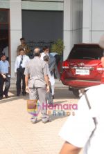 Amitabh Bachchan  takes charter flight to Bhopal in Vakola on 24th Jan 2011.JPG